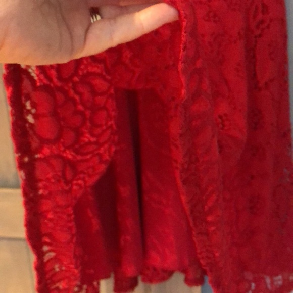 Red lace dress - Picture 4 of 8